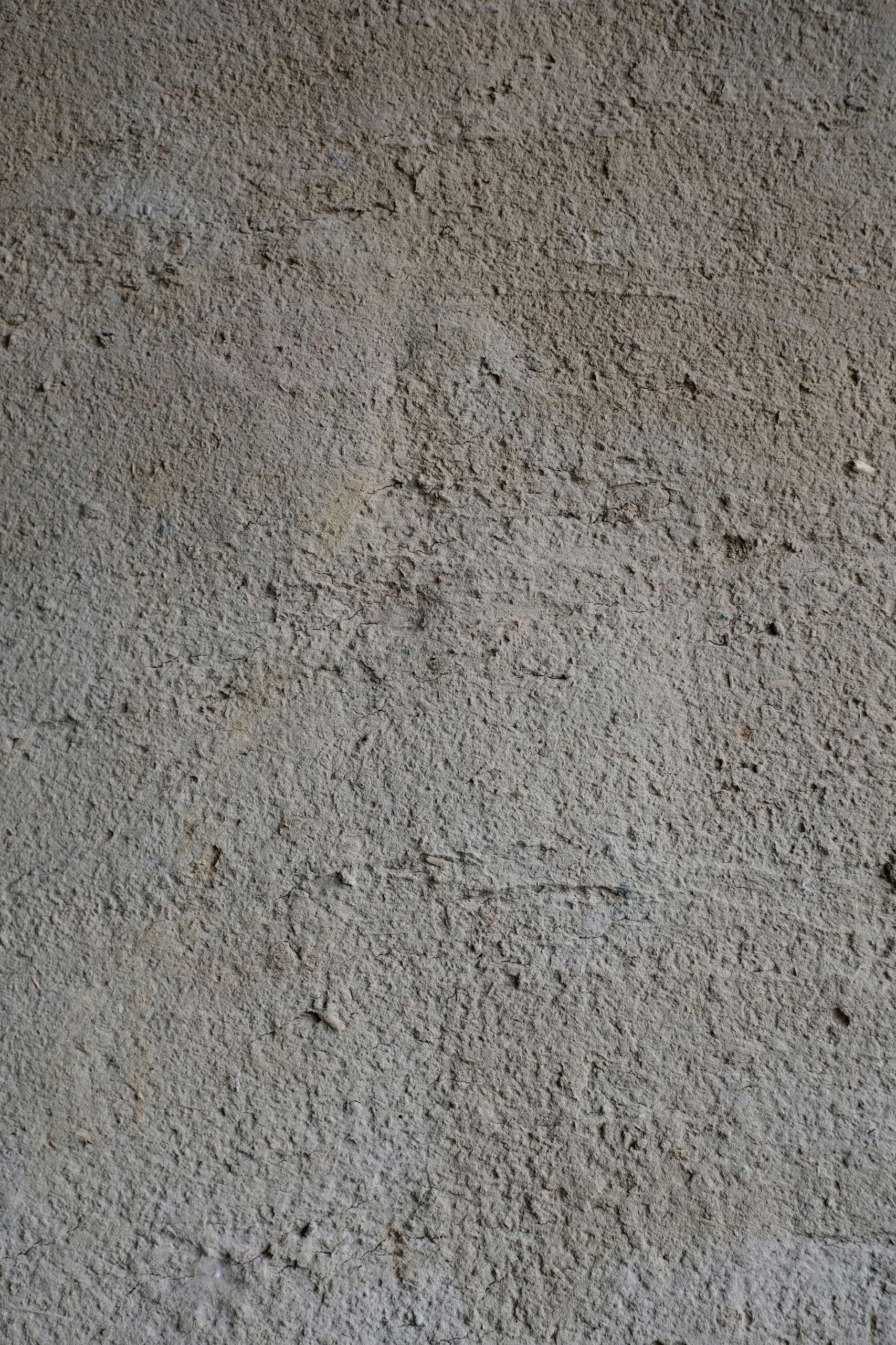 Textura áspera de un muro de hormigón en primer plano